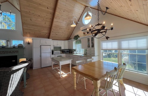 Bailey Island Cabaña | Todas las comodidades del hogar, en esta casa de campo bellamente decorada. Gran playa de guijarros perfecta para rela