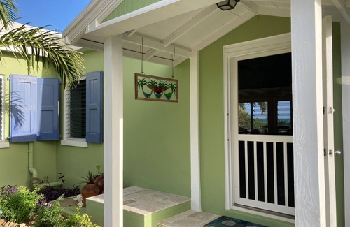 Estate Cane Garden Cabaña | Casa Frente al Mar en Estado Privado