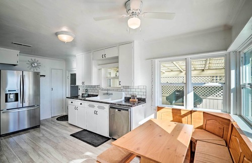 North Lakeport Cabaña | ¡NUEVO! Waterfront Cottage w / Pool & Clear Lake View!