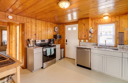 Clinton Cabaña | Waterfront Cottage w/ Sunroom + Patio & Grill