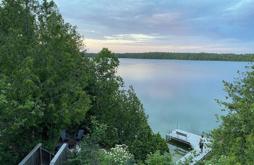 Tobermory Cabaña | Waterfront cottage with a view! Kayaks included