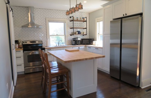 Waterford Casa | Waterfront Cottage within walking distance to the Beach. A dog-friendly property