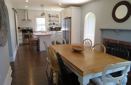 Waterford Casa | Waterfront Cottage within walking distance to the Beach. A dog-friendly property