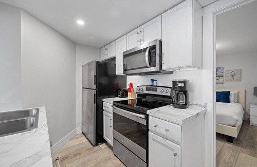 Queens Square Condominio | Waterfront Deluxe 1 Bedroom Condo Downtown Ch'town
