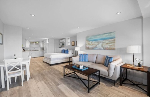 Queens Square Condominio | Waterfront Deluxe Studio Suite Downtown Ch'town