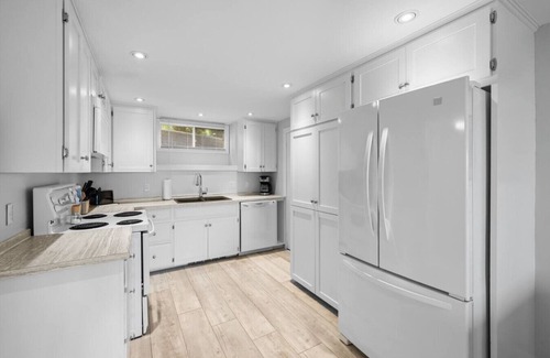 Queens Square Condominio | Waterfront Deluxe Studio Suite Downtown Ch'town
