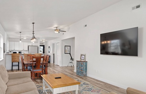 Colington Harbour Casa | Waterfront dog-friendly 2BR with private boat dock