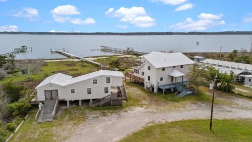 Sealevel Casa | Waterfront Dock Kayaks Ping Pong 3 Bedroom 2 Bathroom