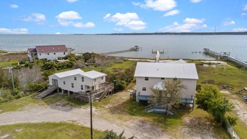 Sealevel Casa | Waterfront Dock Kayaks Ping Pong 3 Bedroom 2 Bathroom