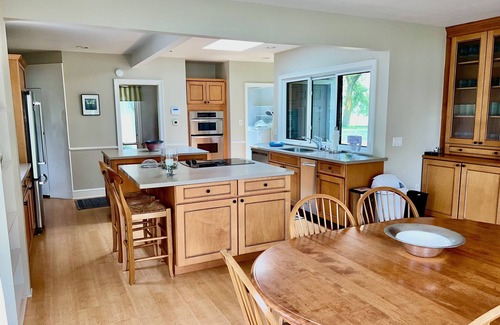 Easton Casa | Waterfront,Dock,Pool.Private Point in Estate Area. Minutes from Everything!