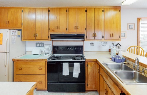Brigands' Bay Casa | Waterfront, Dog-Friendly House w/Shared Pool, Free WiFi, Private W/D, Central AC