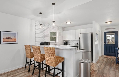 Colington Harbour Casa | Waterfront dog-friendly with private boat dock, community pool & tennis courts