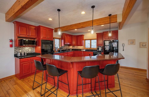 Waterfront Greens Casa | Waterfront Dreams - Lakefront / Golf Area Home w / Piscina cubierta privada
