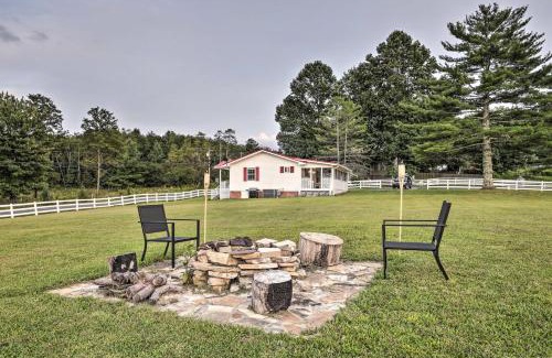 Dunlap Casa | Waterfront Dunlap Cottage Large Yard and Views