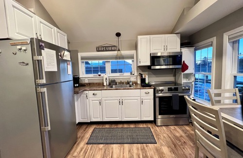 Snug Harbor Cabaña | Waterfront East Matunuck Cottage!