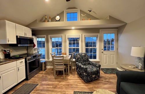 Snug Harbor Cabaña | Waterfront East Matunuck Cottage!