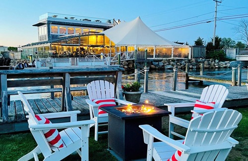 Snug Harbor Cabaña | Waterfront East Matunuck Cottage!