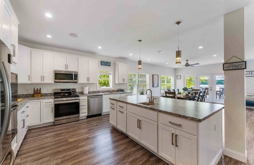 Lake Harmony Casa | NEW Lakefront Retreat | Huge Deck, Kayaks, Views