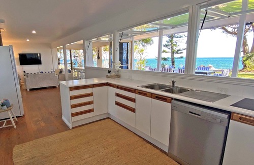 Amity Point Casa | Waterfront Escape in Central Location