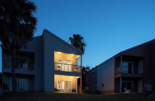 Brownsville Casa | Waterfront Escape in Brownsville