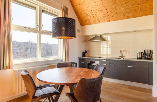 Terherne Casa | Waterfront escape with marina views