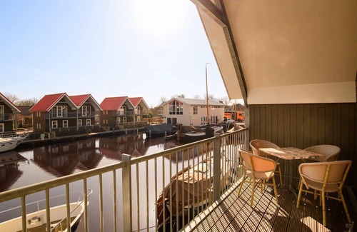 Terherne Casa | Waterfront escape with marina views