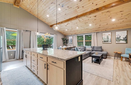 Albrightsville Casa | Waterfront, Hot Tub, Game Room, Kid & Dog Friendly