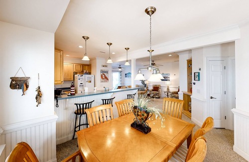 Hatteras Condominio | Waterfront Family Condo w/ Free WiFi, Shared Pool, Private W/D, Water Views