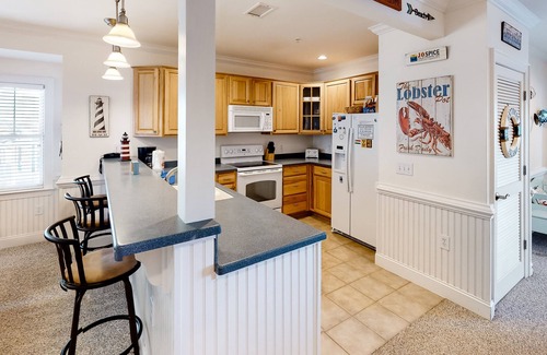Hatteras Condominio | Waterfront Family Condo w/ Free WiFi, Shared Pool, Private W/D, Water Views
