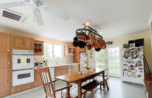 Grenell Otro | Waterfront Farmhouse on 650 Acre Farm