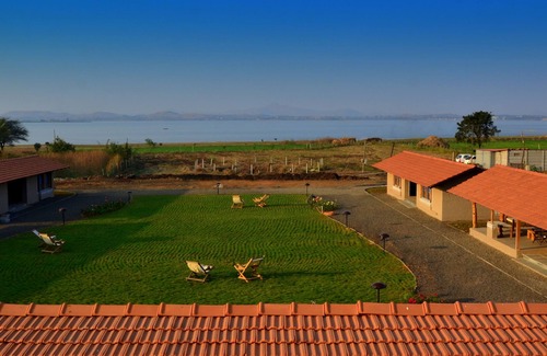 Nashik Otro | Waterfront Farmstay cerca de viñedos