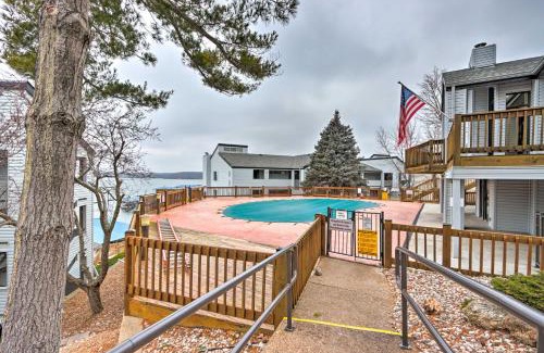Osage Beach Apartamento | Waterfront Gem with Balcony and Views in Osage Beach