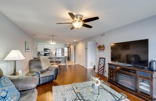 Osage Beach Apartamento | Waterfront Gem with Balcony and Views in Osage Beach