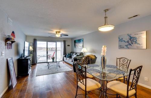 Osage Beach Apartamento | Waterfront Gem with Balcony and Views in Osage Beach