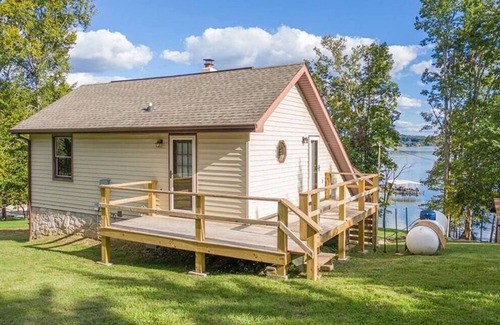 Rutledge Cabina | Lakefront Cabin + Bonfire Pit