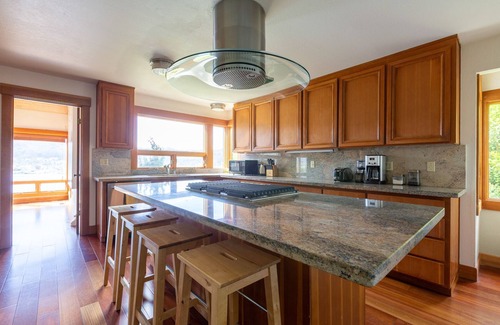 Strawberry Casa | Waterfront Getaway San Francisco Area