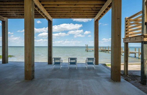 San Patricio County Casa | Waterfront Getaway w/ Pier & Kayak Access!