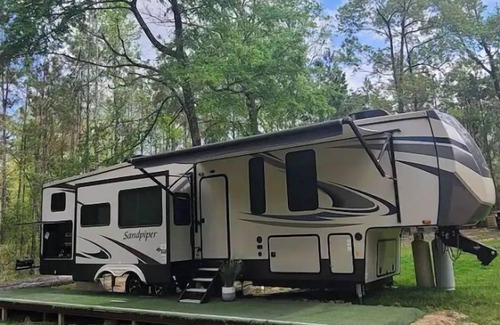 Lufkin Casa | Waterfront Glamping