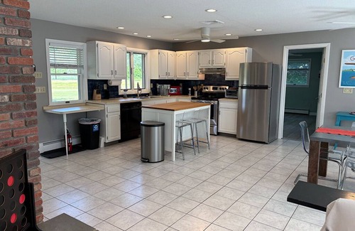 East Haddam Casa | Waterfront Goodspeed airport 2-bedroom house with AC, WiFi