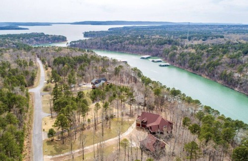 Drasco Casa | Fuera de las tasas máximas en Greers Ferry Lake