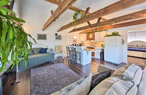 Carolyn Estates Cabaña | Water Views + Deck: Gun Barrel City Cottage!