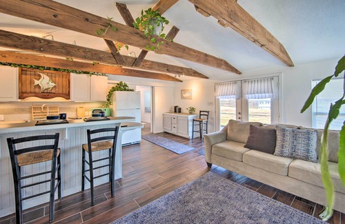 Carolyn Estates Cabaña | Water Views + Deck: Gun Barrel City Cottage!