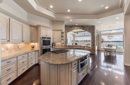 Montgomery Casa | Waterfront home, 6 bedrooms private pool and dock on Lake Conroe