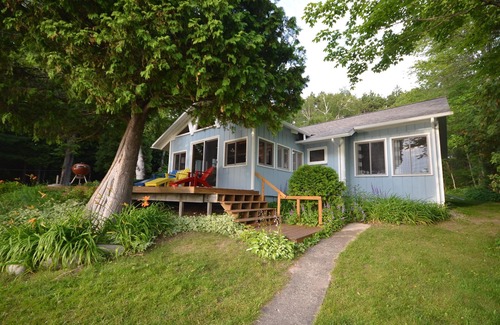 Lake Leelanau Cabina | Shoreline Pines-Lake Leelanau-Casa principal y casa de huéspedes-Mascotas bien