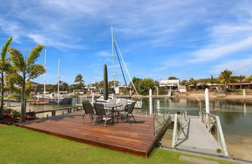 Buddina Casa | WATERFRONT HOME BORDERING MOOLOOLABA