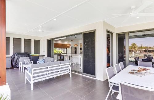 Buddina Casa | WATERFRONT HOME BORDERING MOOLOOLABA