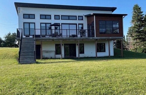 New London Casa | Nuevo listado: Casa recién renovada frente al mar en el corazón del puente Stanley