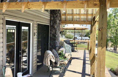 Decatur Casa | WATERFRONT HOME, COVERED DOCK, LOOP DRIVEWAY, RAMP ACROSS COVE, 3 MINUTE DRIVE