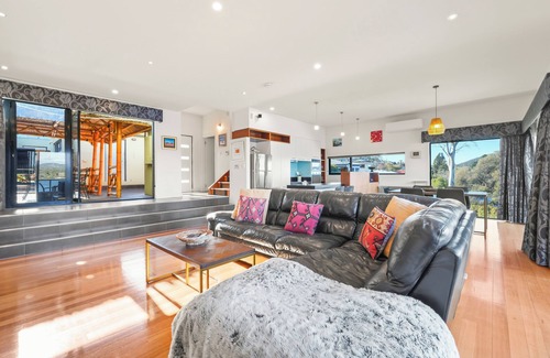 Lindisfarne Casa | Waterfront Home - Gorgeous Views - 2 Bedroom