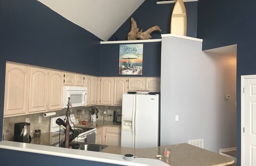 Port Clinton Casa | Waterfront home;heated pool & spa: walk to public beach; food, bars, live music!